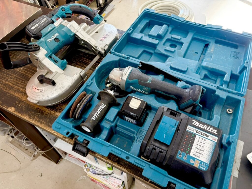 makita/マキタ 充電式バンドソーPB180D・充電式グランダGA407DRT