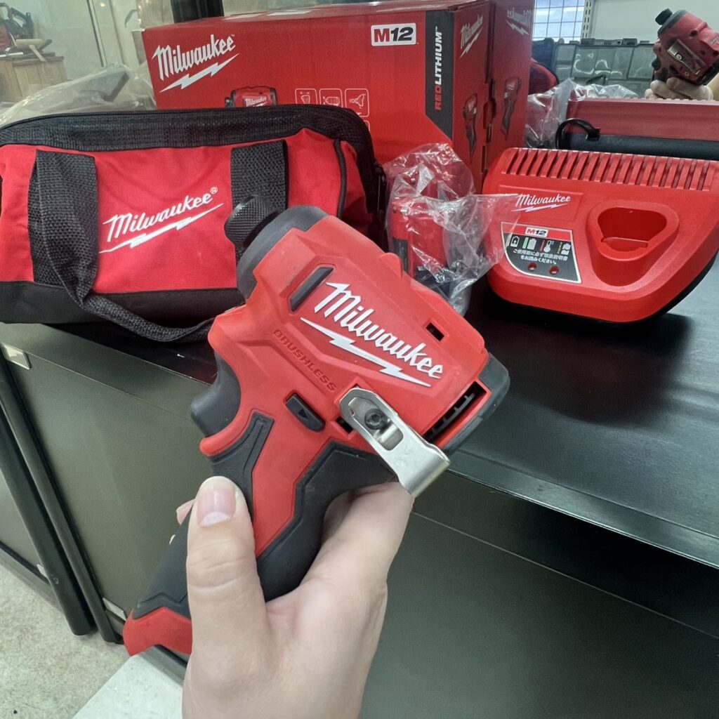 Milwaukee/ミルウォーキー 充電式インパクトドライバ M12