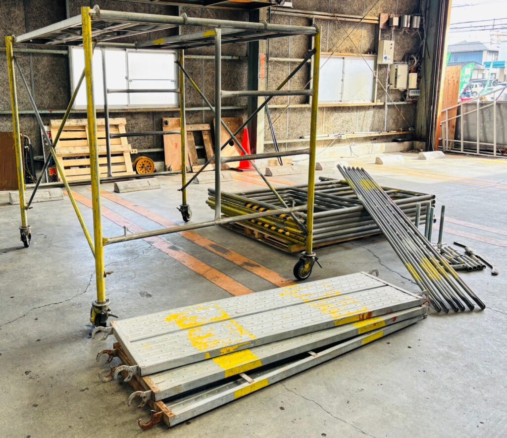 【出張買取　静岡市】ALINCO/アルインコ ローリングタワー 高所作業台 移動式足場 4段 足場板5枚 【旋回キャスター 4本セット】