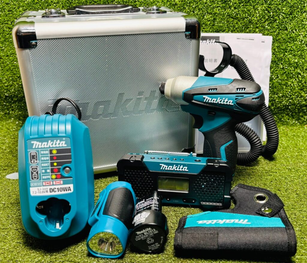 makita/マキタ コンボキット【インパクトドライバ/ラジオ/ハグハグライト】 CK1002SP【TD090D/MR051/ML101】