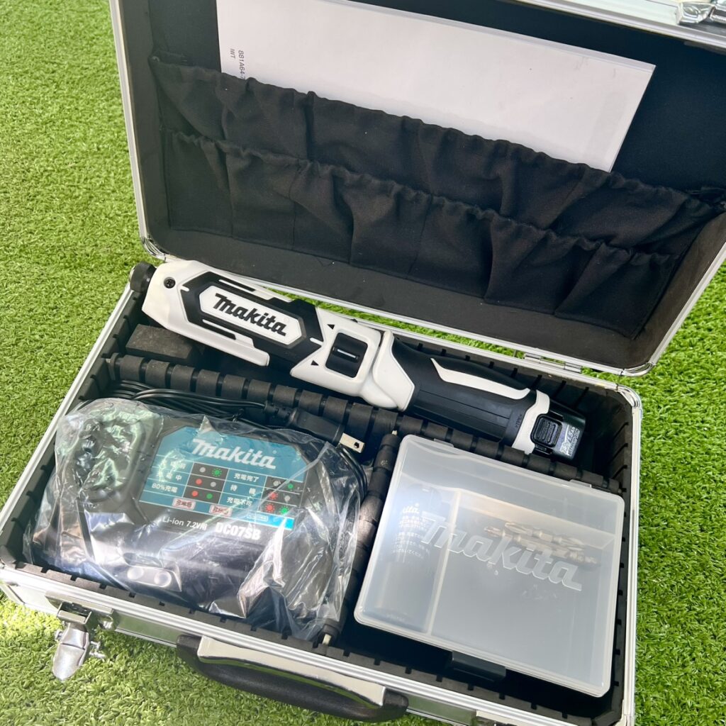 makita/マキタ 充電式ペンインパクトドライバ TD022 本体/バッテリ2個/充電器/ケース